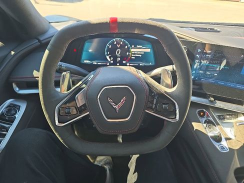 Used 2024 Chevrolet Corvette Stingray Premium Conv w/ Z51 Performance Package RWD image 17