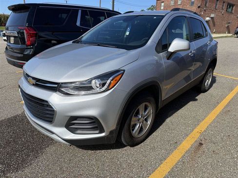 Used 2022 Chevrolet Trax LT w/ LT Convenience Package AWD/4WD image 1