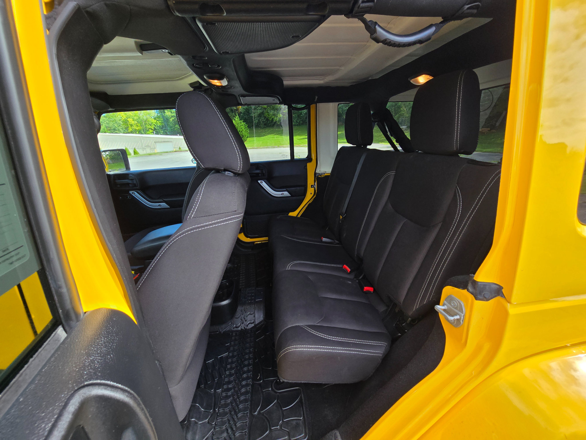 Used 2015 Jeep Wrangler Unlimited Sahara w/ Dual Top Group AWD/4WD image 18