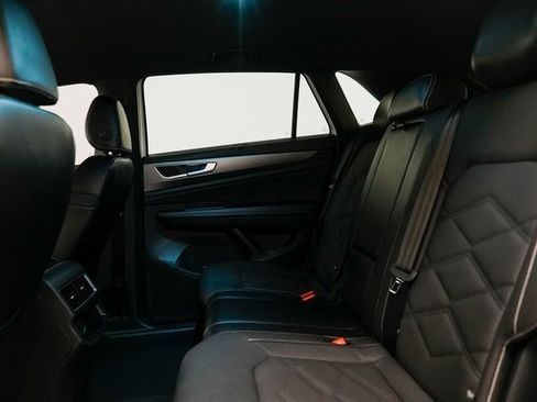 Used 2024 Volkswagen Atlas Cross Sport SE image 30