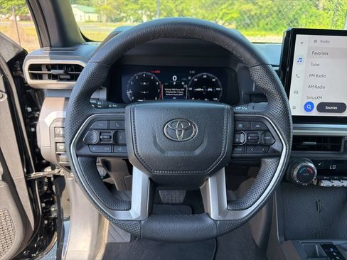 Used 2024 Toyota Tacoma TRD Off-Road AWD/4WD image 15