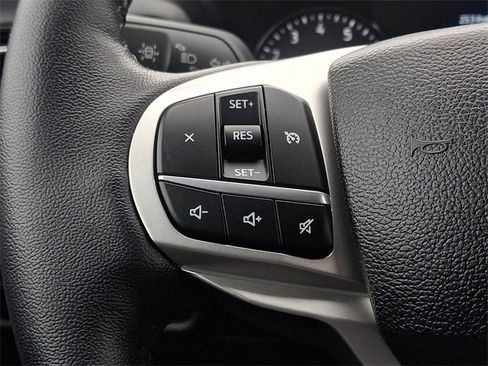 Used 2022 Ford Explorer XLT image 16