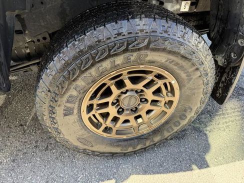 Used 2023 Toyota Tacoma 4x4 Double Cab w/ Trail Edition image 7