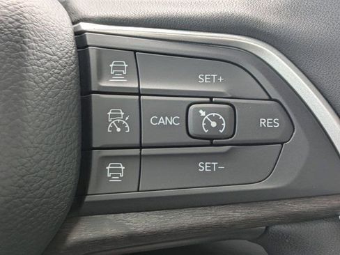 New 2025 Jeep Grand Cherokee Limited w/ Black Appearance Package image 22