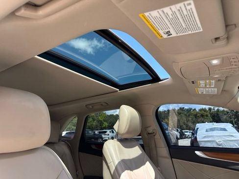 Used 2019 Lincoln MKC Select w/ Select Plus Package AWD/4WD image 10