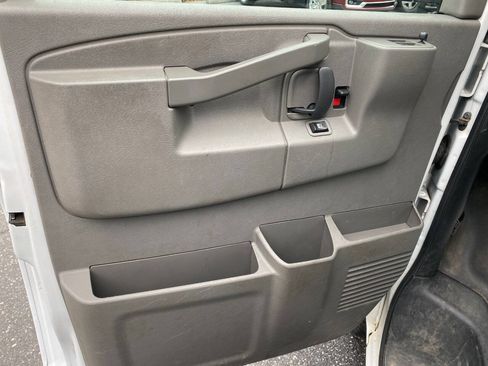 Used 2018 Chevrolet Express 3500 LS RWD image 11
