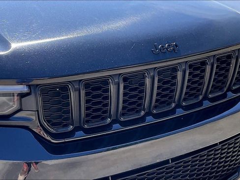 Used 2024 Jeep Grand Cherokee Altitude AWD/4WD image 29
