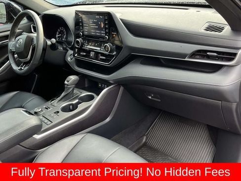 Used 2022 Toyota Highlander XSE AWD/4WD image 25