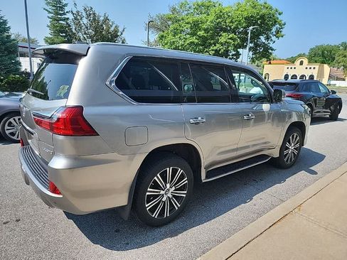 Used 2021 Lexus LX 570 4WD w/ Luxury Package image 12
