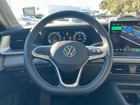 New 2026 Volkswagen Tiguan SE FWD image 19