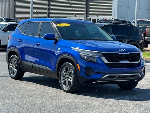 Used 2022 Kia Seltos LX AWD/4WD image 2