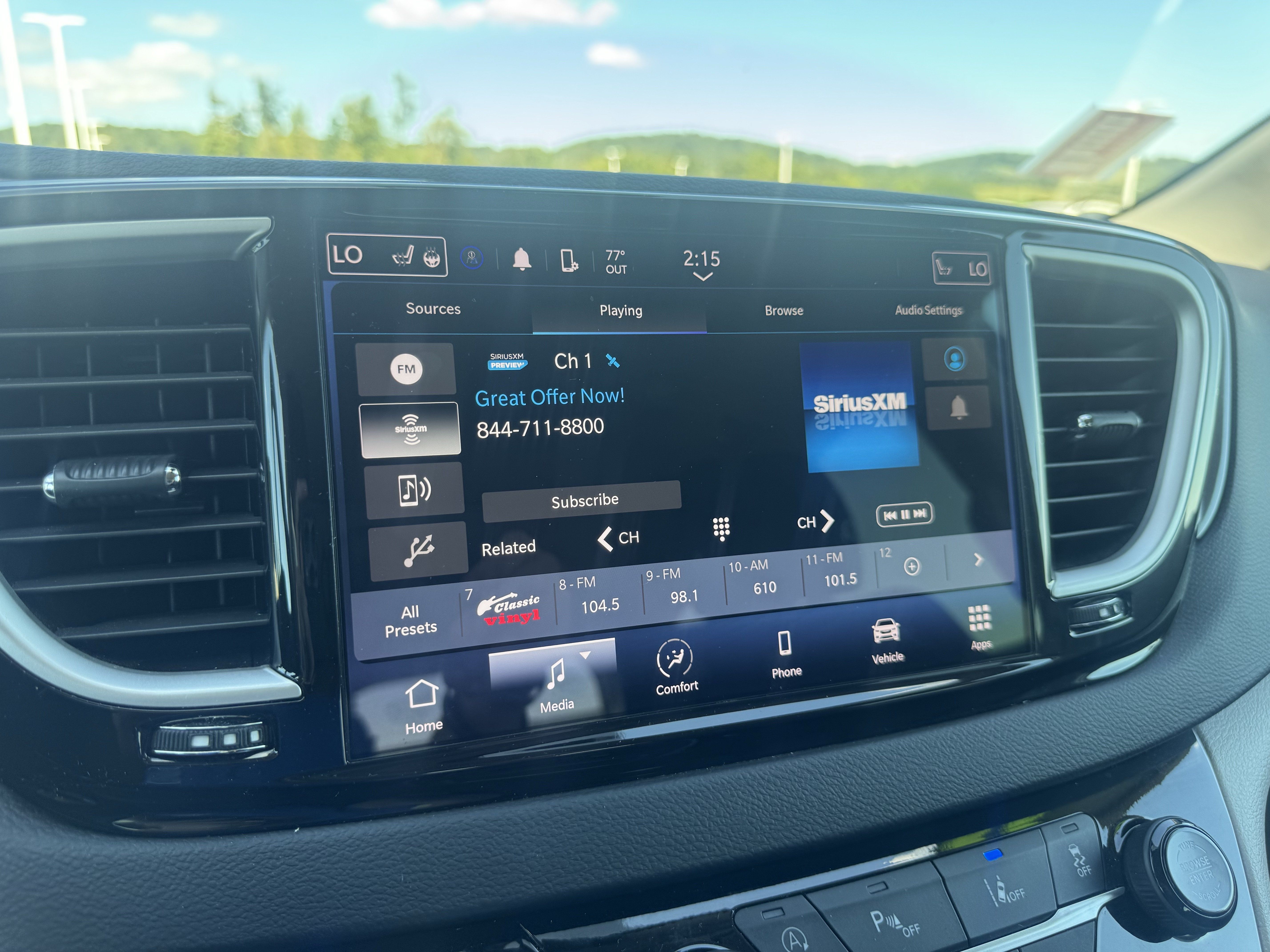 Used 2024 Chrysler Pacifica Touring-L FWD image 26