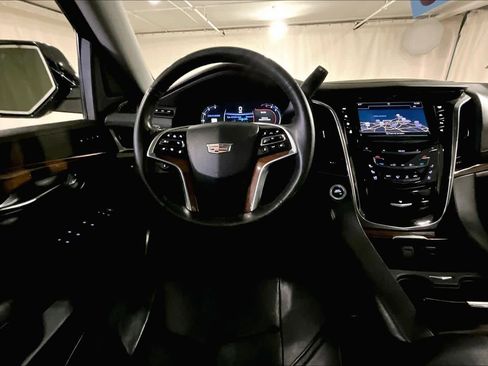 Used 2019 Cadillac Escalade Luxury AWD/4WD image 6
