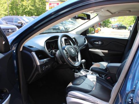 Used 2018 Jeep Cherokee Limited AWD/4WD image 23