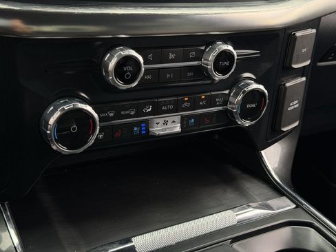 Used 2022 Ford F150 Lariat w/ Equipment Group 502A High AWD/4WD image 21
