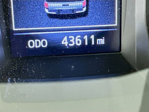 Used 2020 Toyota Tacoma SR w/ SX Package image 18