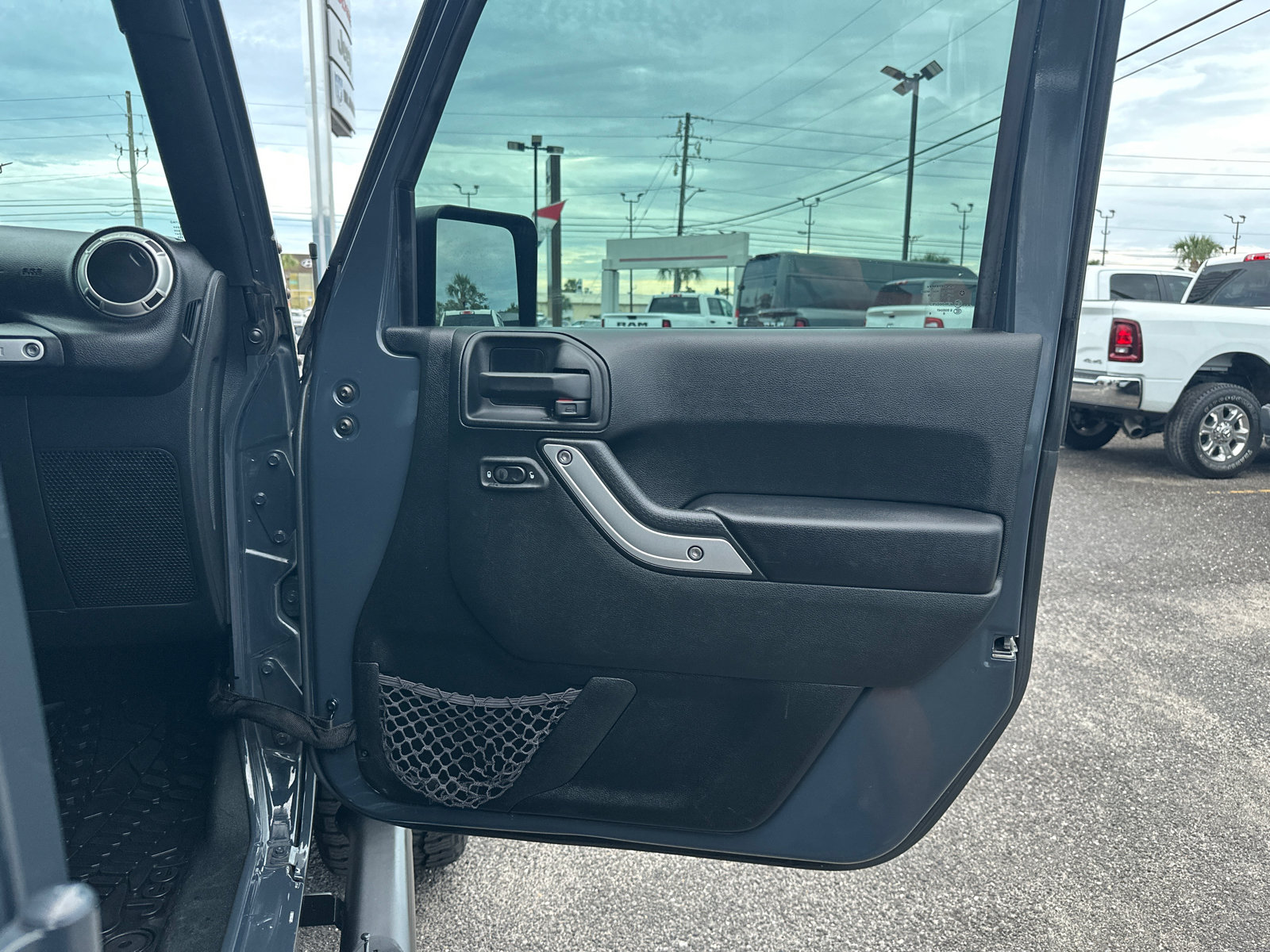Used 2018 Jeep Wrangler Unlimited Rubicon w/ Cold Weather Group AWD/4WD image 18