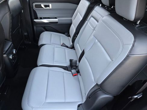 Used 2021 Ford Explorer XLT w/ Equipment Group 202A image 10