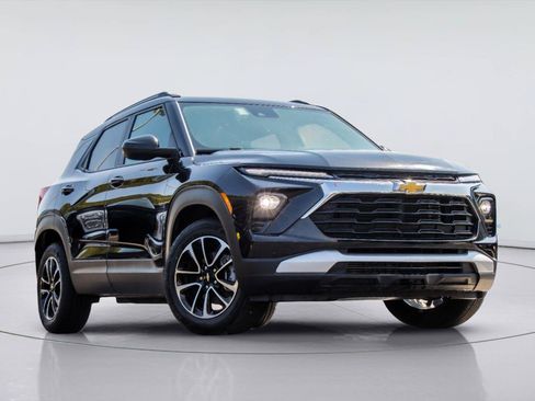 Used 2025 Chevrolet TrailBlazer LT FWD image 2