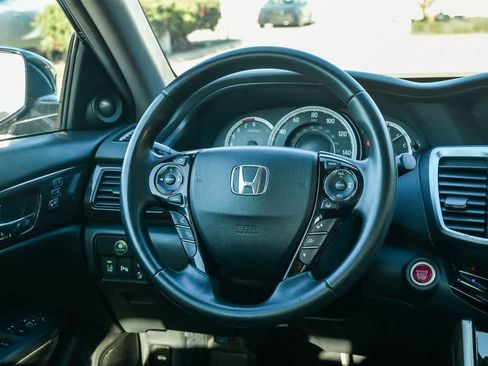Used 2016 Honda Accord Touring image 12