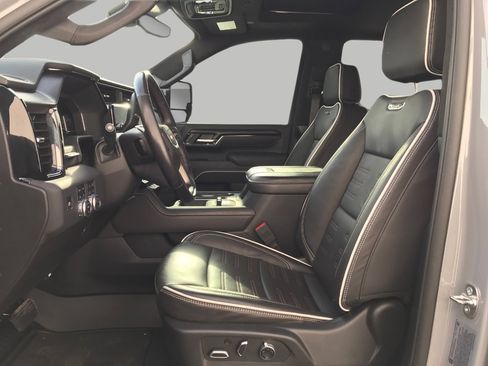 Used 2025 GMC Sierra 2500 AT4X image 8