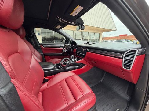 Used 2022 Porsche Cayenne Coupe AWD/4WD image 23