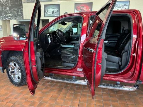Used 2018 Chevrolet Silverado 1500 LTZ Z71 w/ LTZ Plus Package AWD/4WD image 30