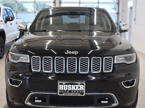 Used 2019 Jeep Grand Cherokee Overland AWD/4WD image 3