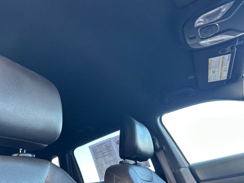 Used 2024 Jeep Compass Latitude image 19