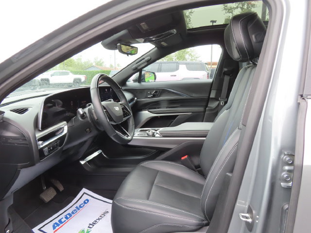 Used 2024 Cadillac Lyriq Luxury AWD/4WD image 13