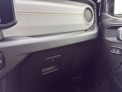 Used 2025 Jeep Wrangler Sport image 38