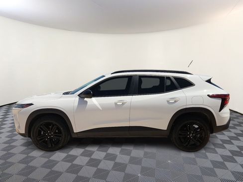Used 2025 Chevrolet Trax ACTIV w/ Driver Confidence Package FWD image 2
