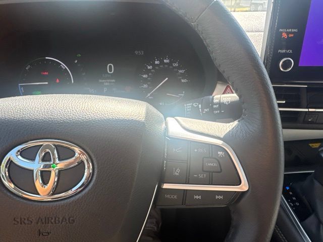 Certified 2025 Toyota Sienna XLE FWD image 15
