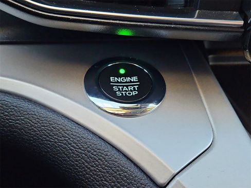 Used 2020 Ford Explorer XLT w/ Equipment Group 202A image 24