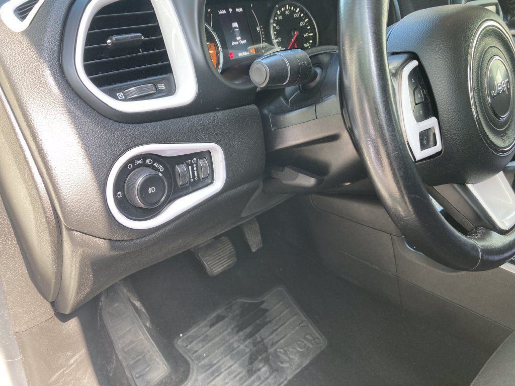 Used 2016 Jeep Renegade Latitude AWD/4WD image 17