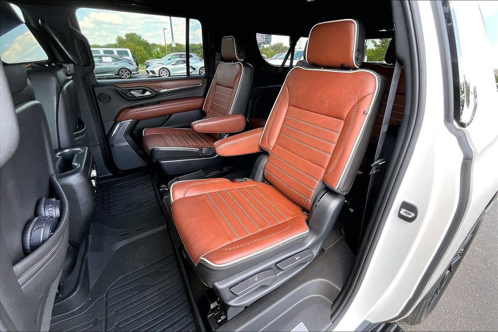 Used 2023 GMC Yukon XL Denali Ultimate AWD/4WD image 24