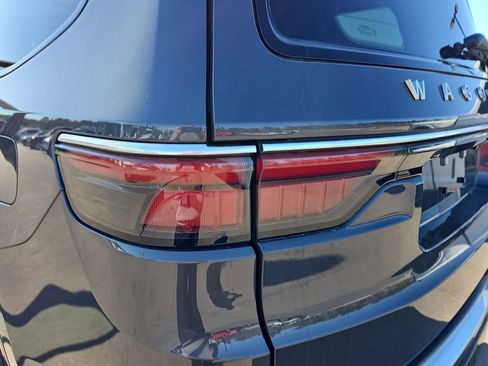 Used 2022 Jeep Wagoneer Series III w/ Premium Group I image 39
