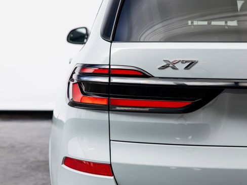 Used 2024 BMW X7 xDrive40i w/ M Sport Package image 17