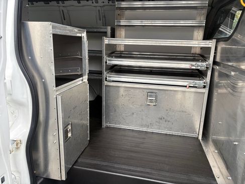 Used 2014 Chevrolet Express 2500 image 9