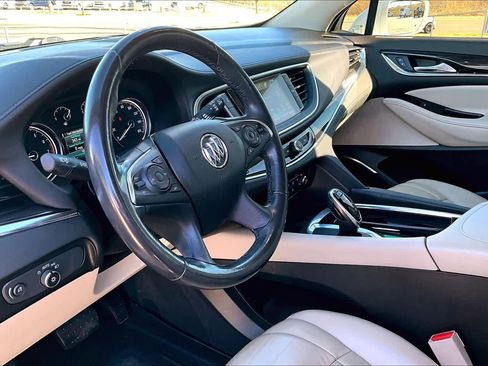 Used 2018 Buick Enclave Essence image 17