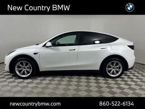 Used 2022 Tesla Model Y Long Range AWD/4WD image 4