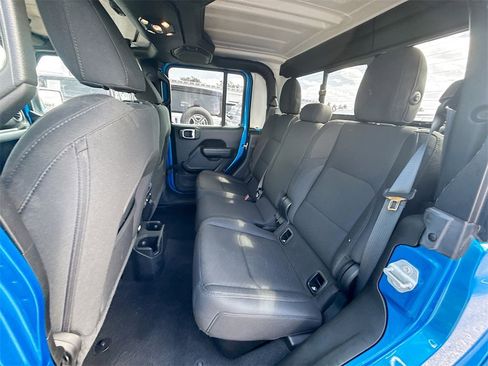 Used 2022 Jeep Gladiator Sport image 27