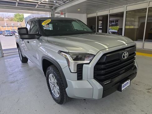 Used 2022 Toyota Tundra SR5 w/ SR5 Convenience Package image 7