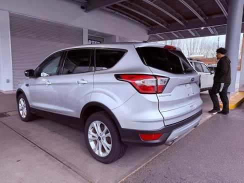 Used 2017 Ford Escape SE image 5