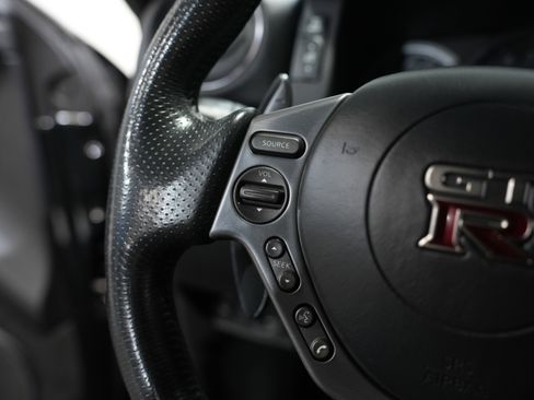 Used 2015 Nissan GT-R Premium image 37