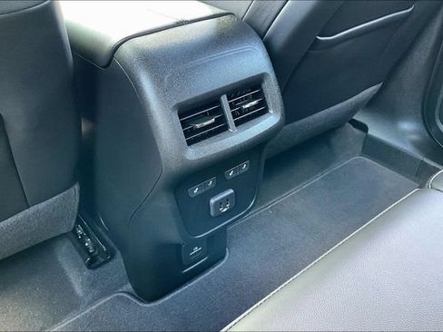 Used 2022 Chevrolet Equinox Premier AWD/4WD image 10