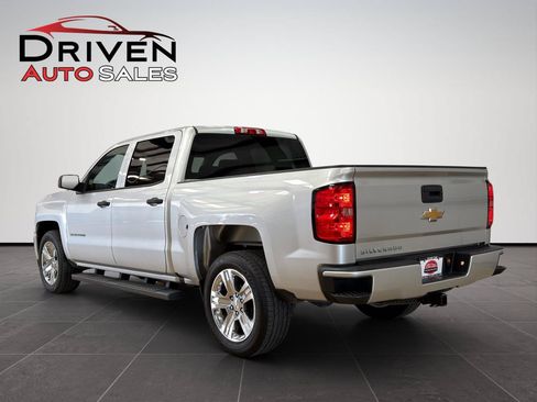 Used 2018 Chevrolet Silverado 1500 Custom w/ Custom Convenience Package RWD image 4