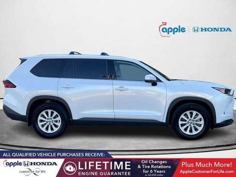 Used 2025 Toyota Grand Highlander AWD image 3