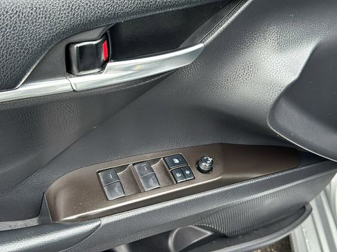 Used 2021 Toyota Camry SE w/ Carpet Mat Package (TMS) image 12