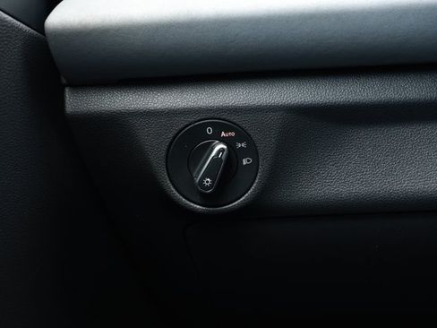 Used 2025 Volkswagen Jetta SE FWD image 15